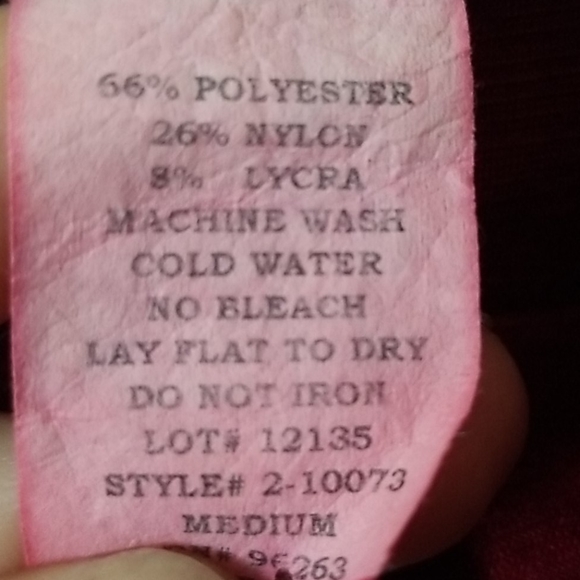 Red sleeveless turtleneck blouse - Picture 2 of 5